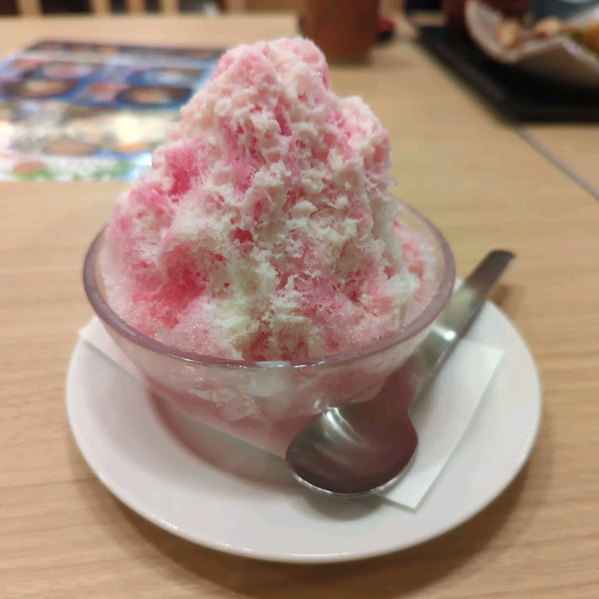 elho1025's tweet photo. 久しぶりにXきたら凍結祭りが起きてるらしい...？何もしてないから大丈夫だと思うけど怖いな💦
今日も今日とて暑すぎた...かき氷が美味しい☺️
#かき氷 #アイス #フォロバ100 https://t.co/7FmfdVYBMC