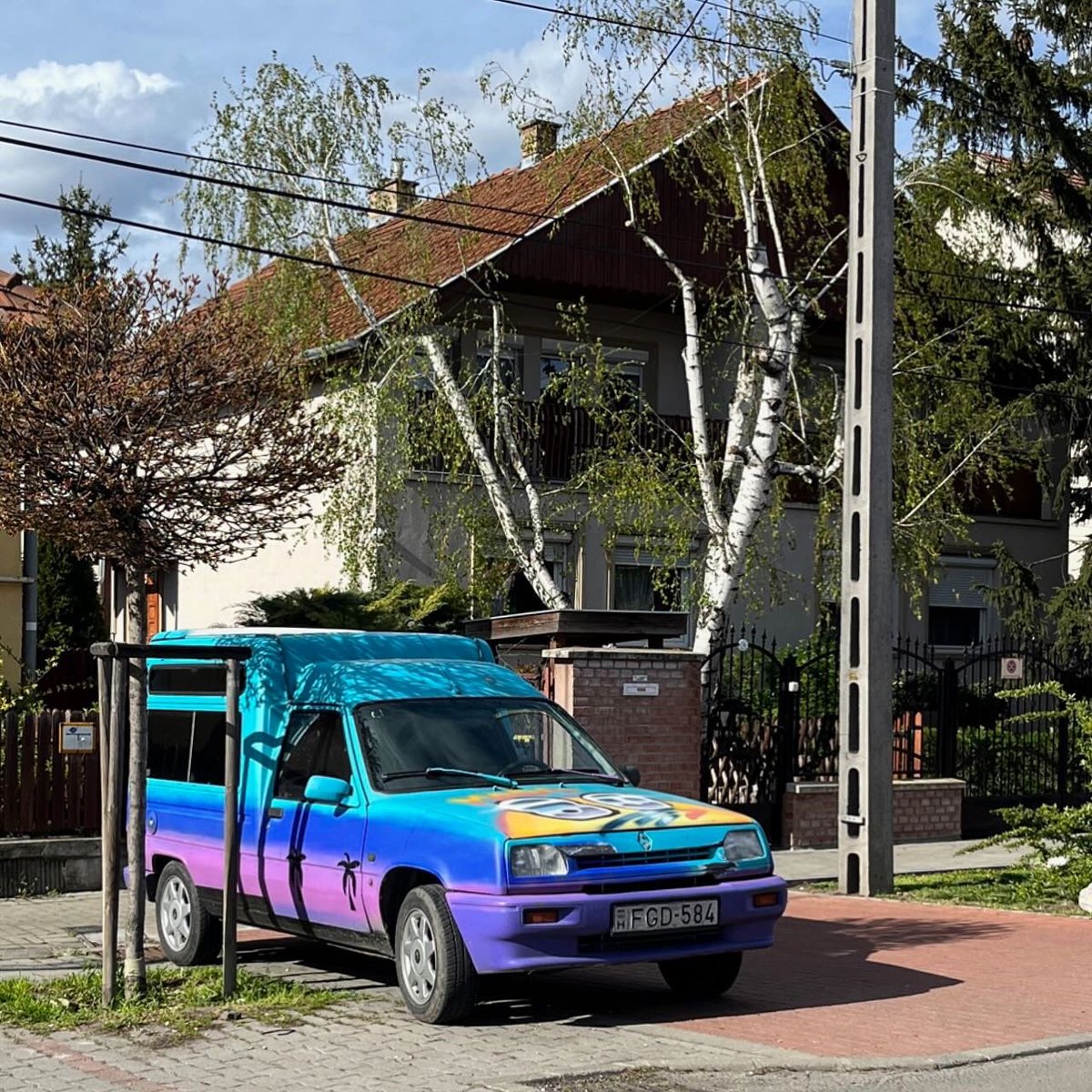 DeadCarWalking's tweet photo. Friday is funday
Renault Express (Phase 2, 1993) spotted in Budapest.
#Renault #RenaultExpress #FridayFunday #FrenchCarFriday
@GeorgeCochrane1 @addict_car https://t.co/06zQezEHCD