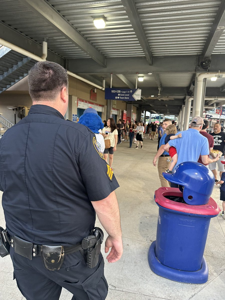Ramapo_PD's tweet photo. 🎆 A huge thank you to everyone who came out to enjoy a fun night at the New York Boulders Baseball game at Clover Stadium, followed by the spectacular fireworks display! Your presence and community spirit made the evening truly special. 🚓⚾️✨ #RamapoPD #NYBoulders #FireworksFun https://t.co/soO0EiSrRE