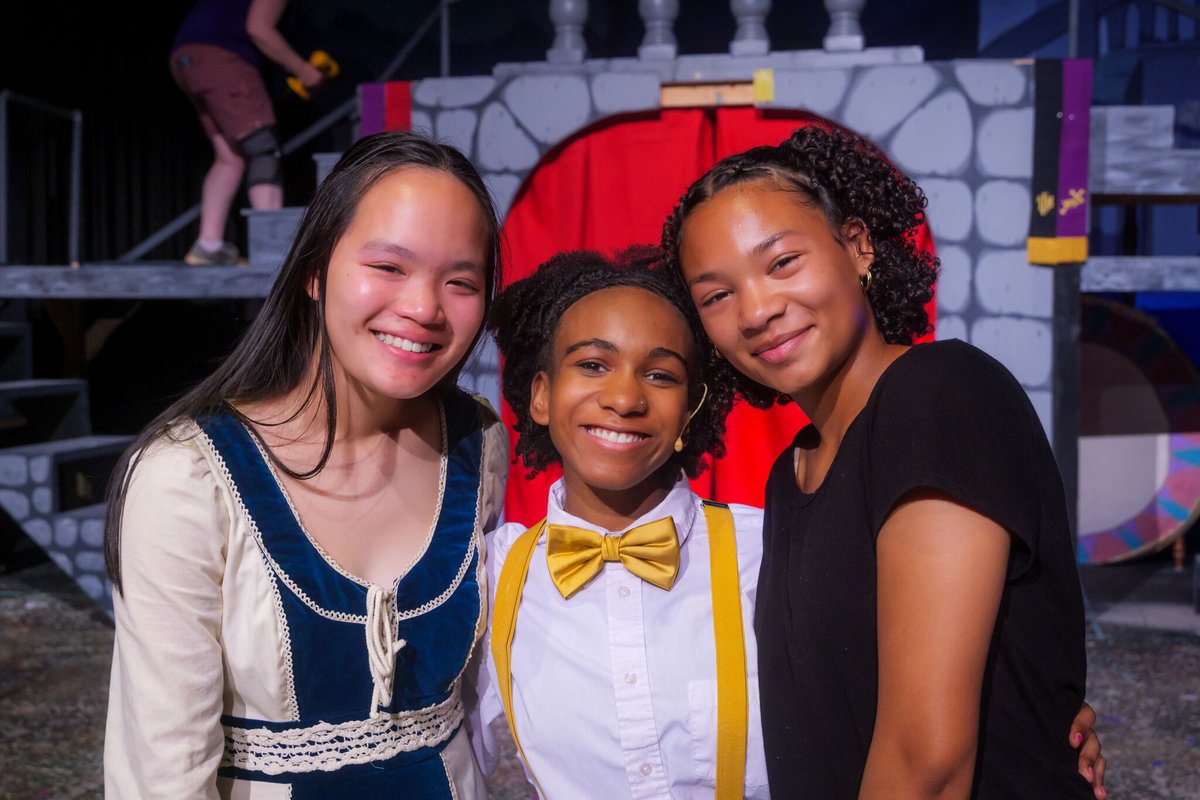 Salem Academy tweet media