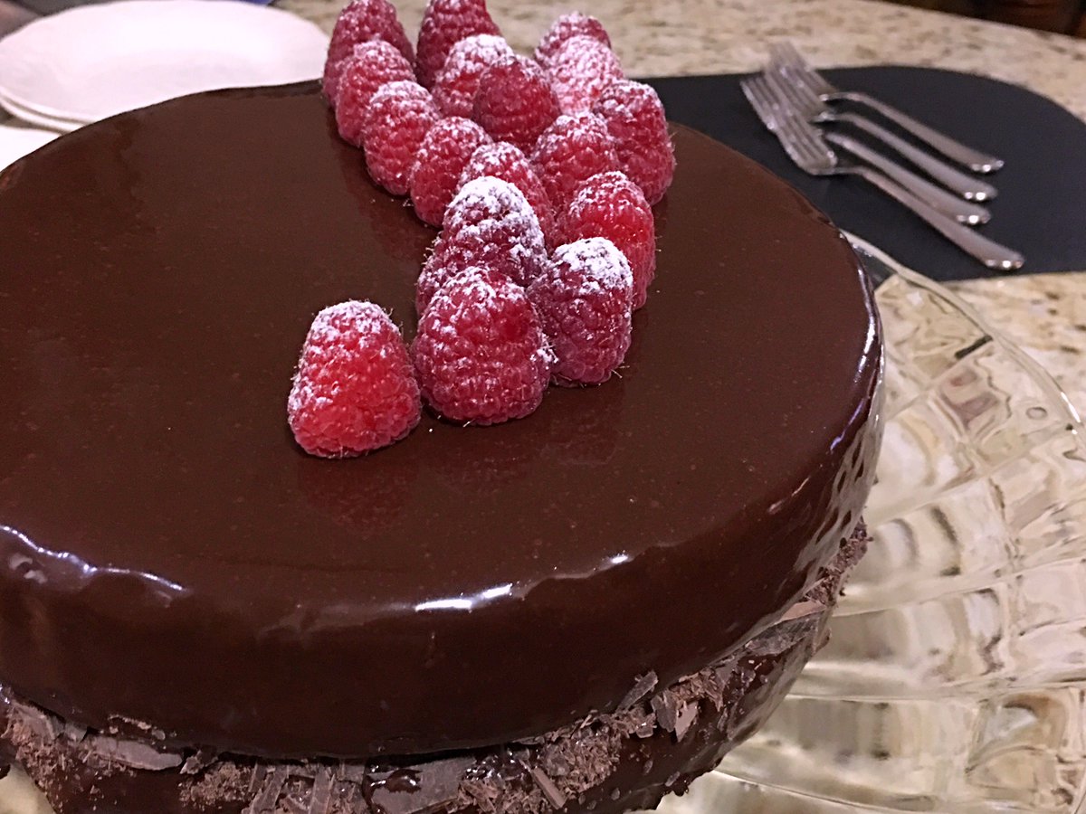 clubfoody1's tweet image. Today is National #RaspberryDay
Chocolate Raspberry Cake with a Mirror Glaze... wow!🤩
(check out my next post👆 &amp;amp; the previous ones 👇 for more raspberry recipes 😋)

#YouTube📽️: youtu.be/Xxt_CaXWs8M
#RECIPE ➡️: clubfoody.com/cf-recipes/cho…

@EventGuideToday @DiningGuide2Day