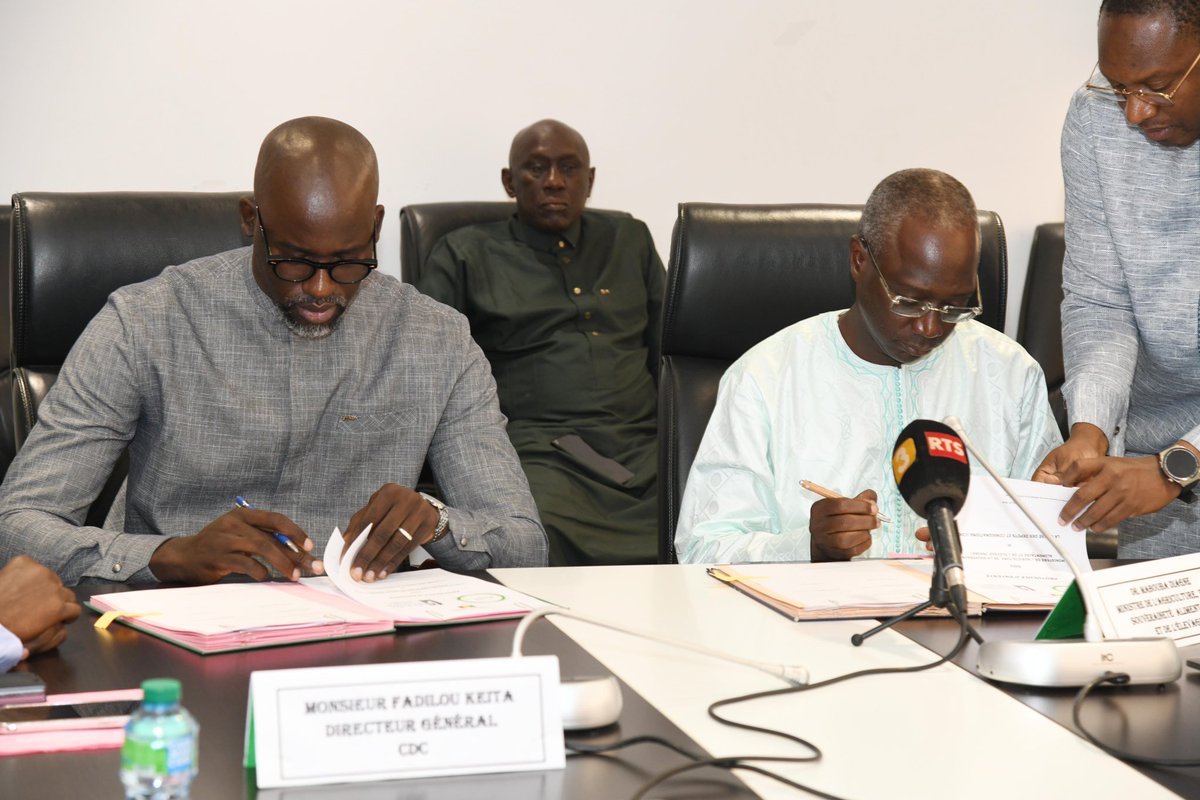 MASAE_sn's tweet image. Signature d’un Protocole d’entente entre le Ministère de l’agriculture,de la souveraineté alimentaire et de l’élevage et la caisse des dépôts et consignations.
L’objectif est de nouer une alliance forte pour l’atteinte de la souveraineté alimentaire
#masae #protocole