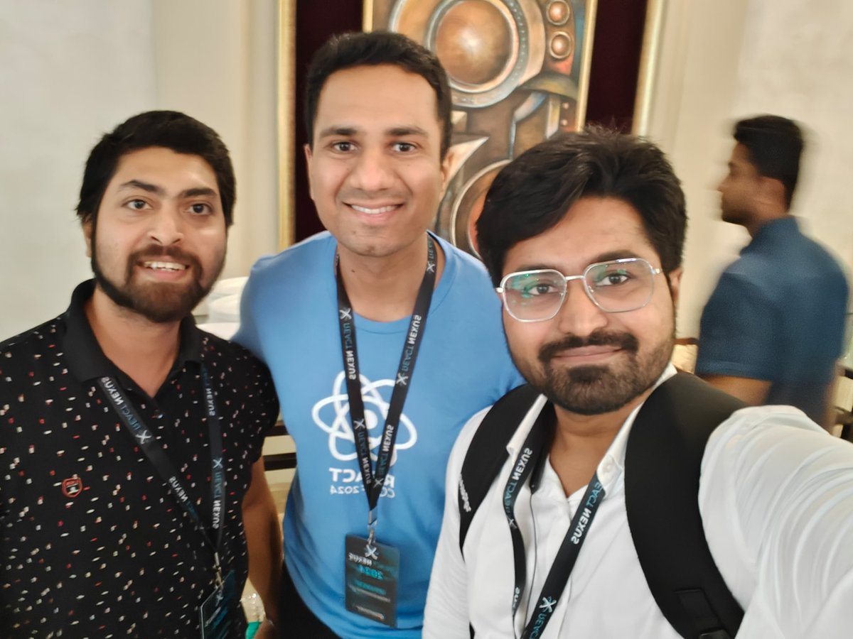xplor4r's tweet image. Excited for React 19 and the new features🔥. With @_gsathya, from the React Core Team - who is working on the React compiler 💯. at the international conf @ReactNexus #ReactNexus #react19