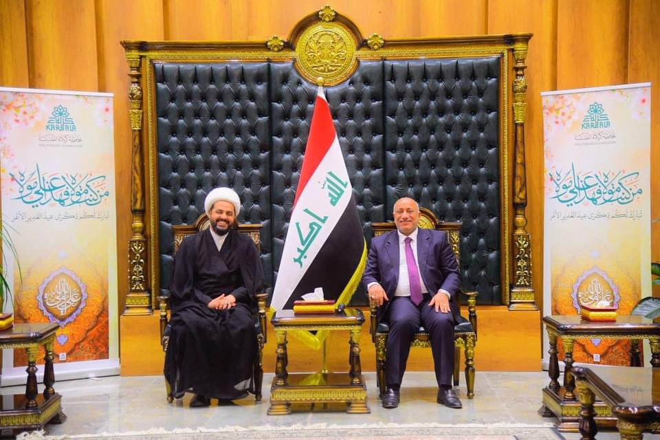 oneKarbala's tweet photo. محافظ كربلاء المقدسة المهندس نصيف جاسم الخطابي يستقبل الامين العام لحركة عصائب اهل الحق الشيخ قيس الخزعلي 
ويؤكد دعمه لحملة البناء والاعمار والخدمات التي تشهدها المحافظة 
#المكتب_الاعلامي https://t.co/XKFsN7urXk