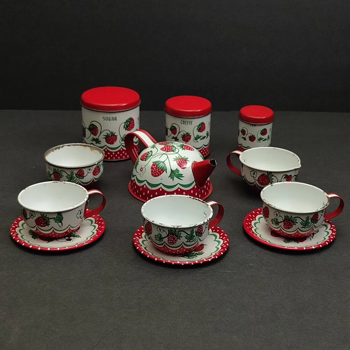 Wolverine Tin Tea Set
#forsale #ebay #toys #teatime #collectibles #strawberries #toy #wolverine #teaset #vintage #playtime #50s #shopsmall #popculture #nostalgia #playkitchen 

ebay.com/itm/3261868546…