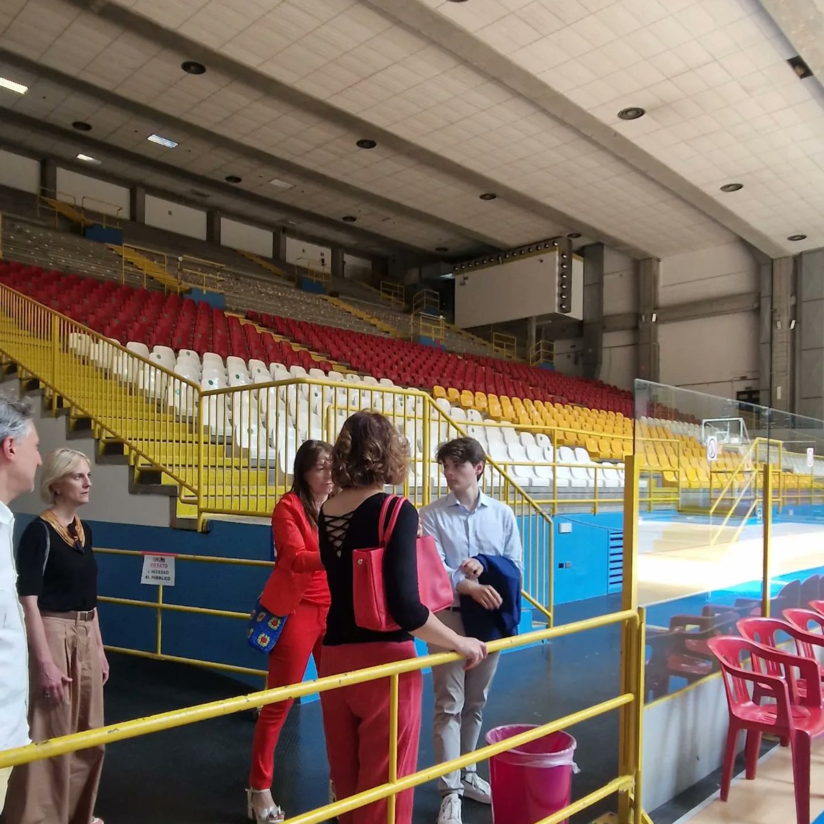 Stamattina insieme al Consigliere Tommaso Bernini e ai dirigenti del settore abbiamo svolto un sopralluogo al PalaRavizza e al Campo Coni, due impianti sportivi centrali nella dimensione cittadina.