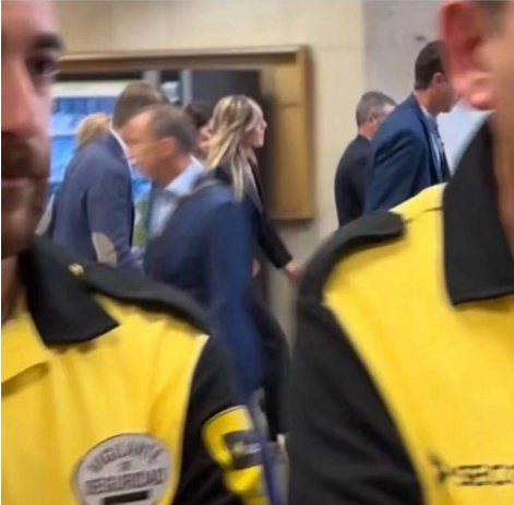 Mr_Jones_k's tweet photo. Os pido encarecidamente que no difundáis esta imagen de la presidenta del Gobierno entrando al juzgado.

(Fotografía de Vito Quiles) https://t.co/Jtc4mycQBi