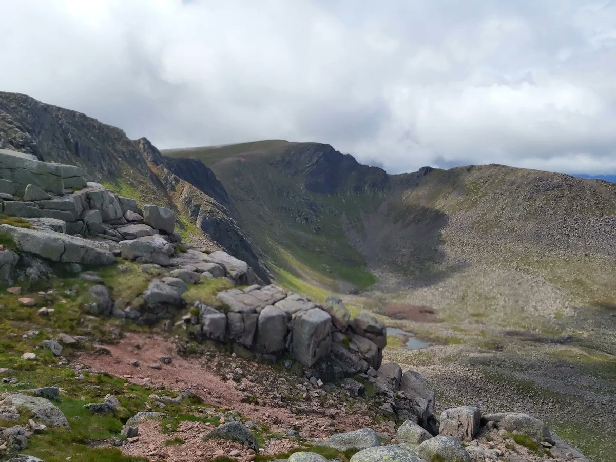 Slightly warmer in the Cairngorms today, but I wouldn't call it summer conditions. 
#summer #WeatherForecast #mwis #4thofJuly #cairngorms #landscapephotography