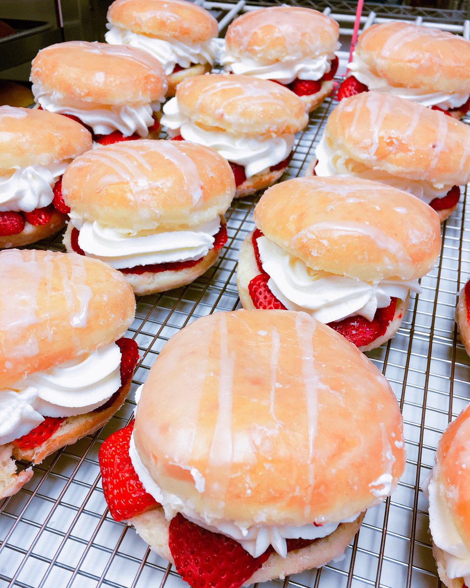 Momo's Donuts tweet media