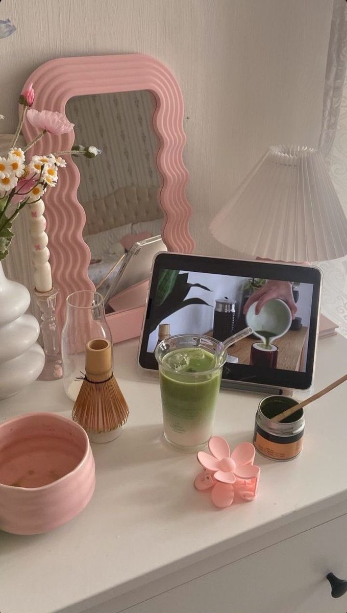 pretty girls drink matcha