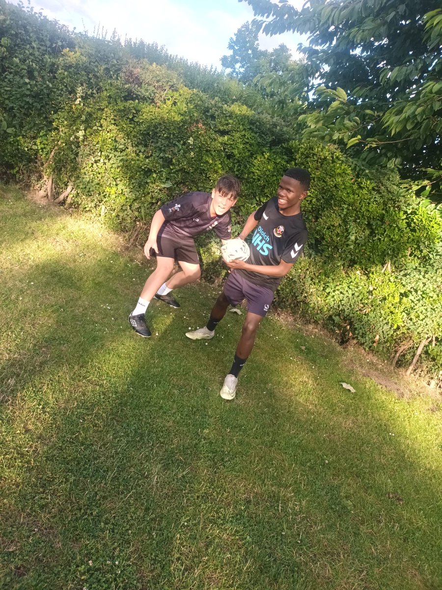 Day 4 for Glan-y-Moyeni: experiencing and enjoying living the Welsh life with rugby training <a href="/BurryRfc/">Burry Port RFC juniors</a> and traditional family meal after a day's work on the Glan-y-Moyeni Mural! <a href="/glanymorschool/">glanymorschool</a> <a href="/TaithWales/">Taith</a> #PrideOfPlace2024