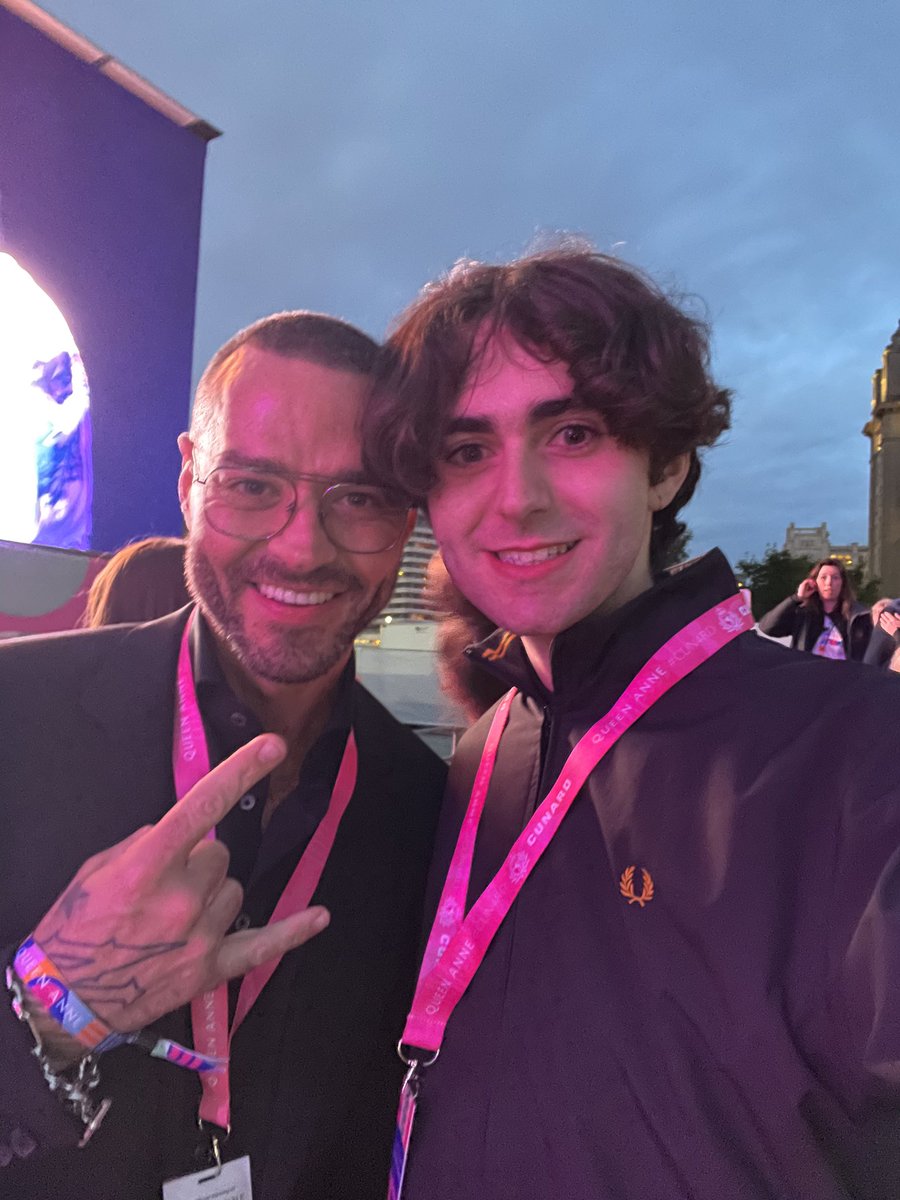 ryanchanguitar's tweet photo. I also had the pleasure of meeting Matt Willis who was the hosting the Cunard event, with Emma Willis and introduced me. Considering my love for Busted this was pretty special and momentous. (probably not lying when I say they got me interested in music). https://t.co/sejhSdquQw