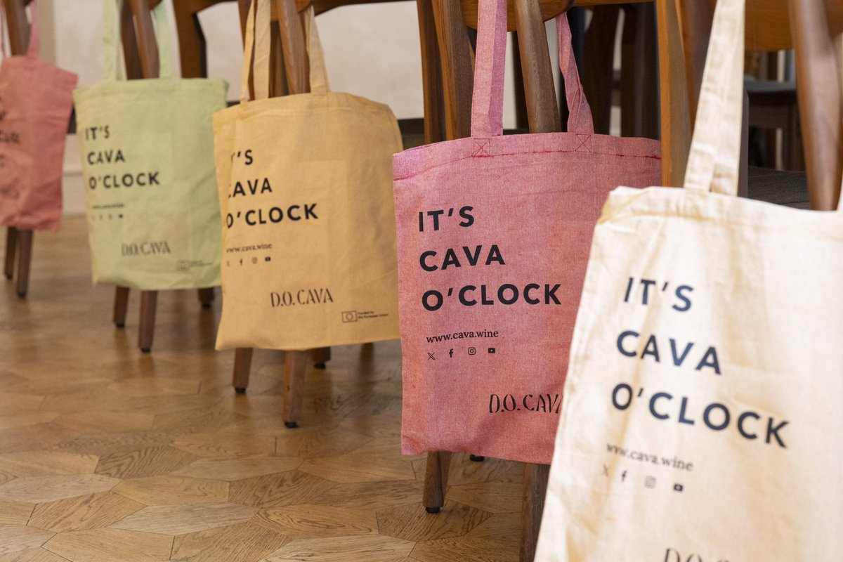 We kick off #CavaDiscoveryWeek UK with the presentation of the event at Trivet Restaurant! 🥂