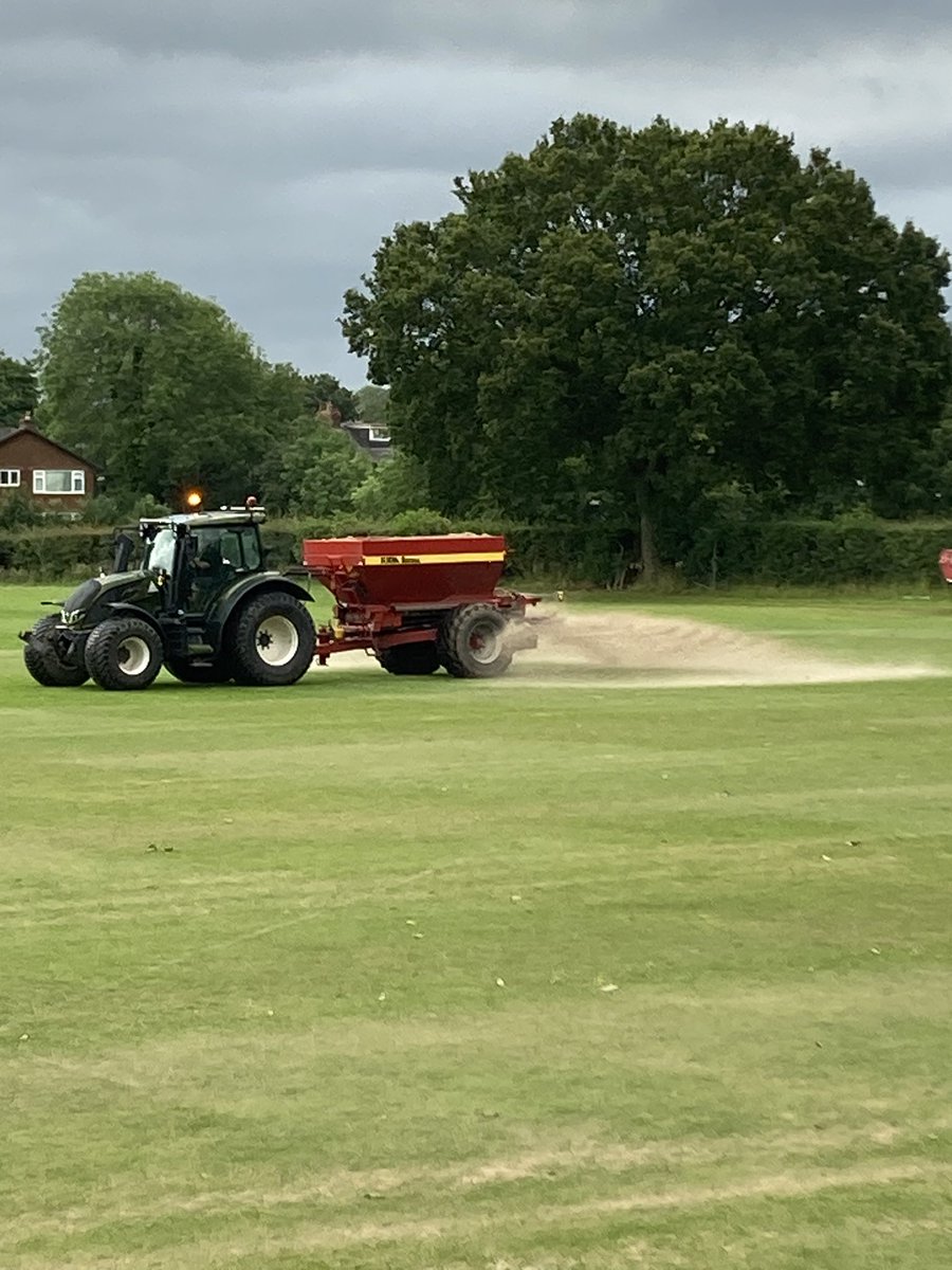 Preparations for winter sports @SportatCHS <a href="/CheadleHulmeSch/">Cheadle Hulme School</a> beginning today.Another top class job <a href="/FineTurfServ/">Fine Turf Services</a>