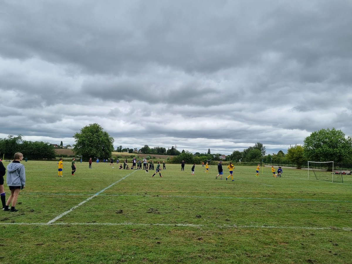 ⚽️Over 150 KS2 children ready for today's football tournaments hosted by <a href="/BMiddleSchool/">Blackminster Middle</a> .
Good luck everyone 
<a href="/BengeworthCE/">Bengeworth CE Academy</a> <a href="/StBarnabasDB/">St. Barnabas School</a> The Littletons, <a href="/TDMS_Evesham/">TDMS</a> <a href="/BMiddleSchool/">Blackminster Middle</a> Flyford Flavell <a href="/pinvinfed/">@pinvinfed</a> <a href="/StAndrewsWorcs/">St Andrew's Hampton</a> Elmley Castle <a href="/AbbeyParkSchool/">Abbey Park School</a> ⚽️