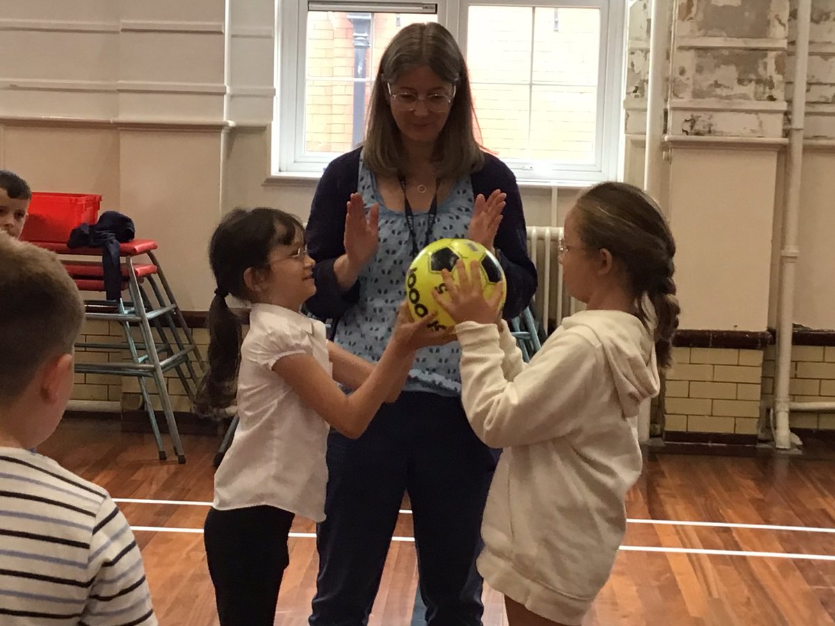 Holtonprimary's tweet photo. Truly competitive in Year 4 but also great team work. Da iawn 🏀
#HPSYr4. #HPSHealth https://t.co/6Ez5mUHsUe