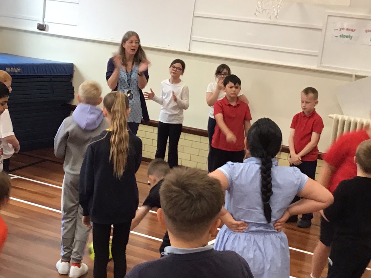 Holtonprimary's tweet photo. Truly competitive in Year 4 but also great team work. Da iawn 🏀
#HPSYr4. #HPSHealth https://t.co/6Ez5mUHsUe