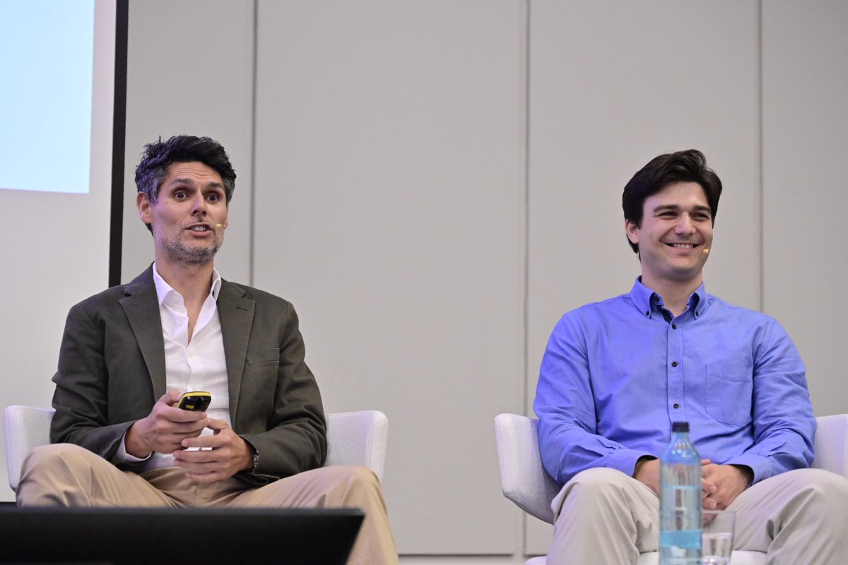 EL C0L•L3G1 tweet media