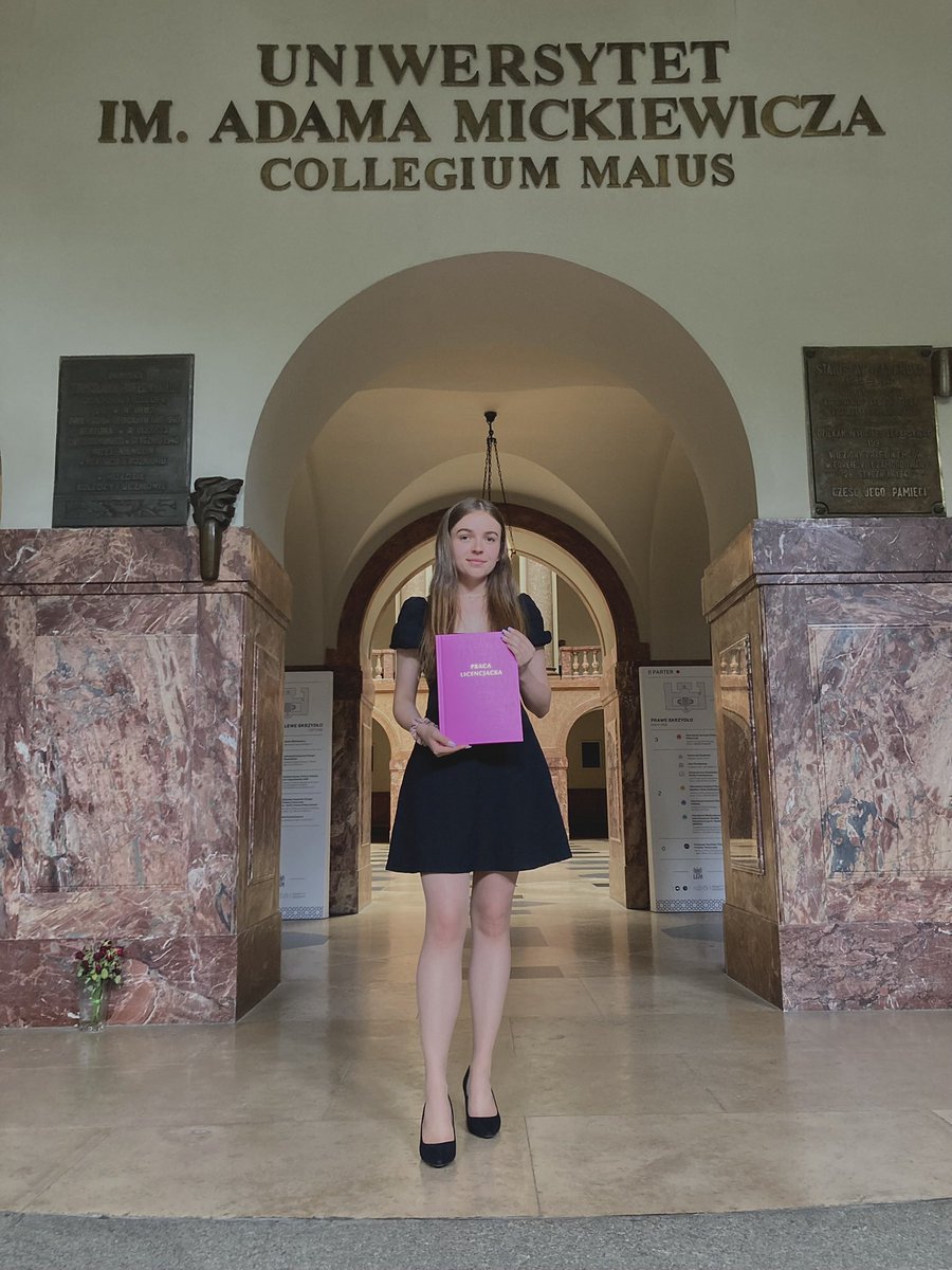 focusatmendes's tweet image. 2022 i 2024✨ 
oficjalnie jestem magistrą polonistyki!