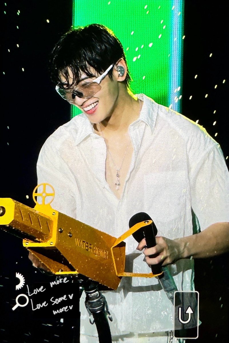 LOVESOME_0330's tweet photo. 240705  물 뿌리고 가만히 맞아주는 붕방강쥐,,🥹🥹@CHAEUNWOO_offcl #아스트로 #ASTRO #차은우 #CHAEUNWOO #ウヌ https://t.co/YefokY8NP9