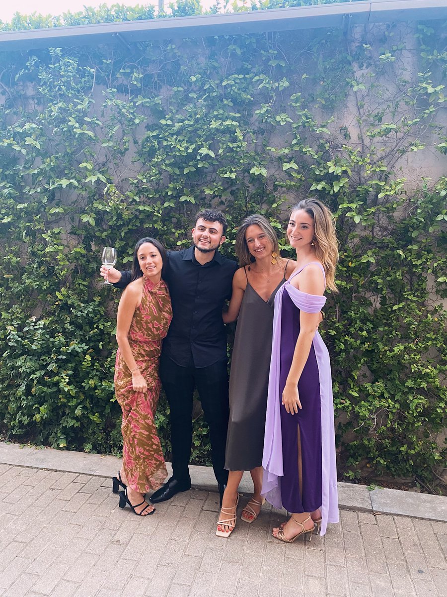 esther_llabres's tweet photo. Tancant una etapa més 🧠🎓🔚 https://t.co/S0NSJuVEeR