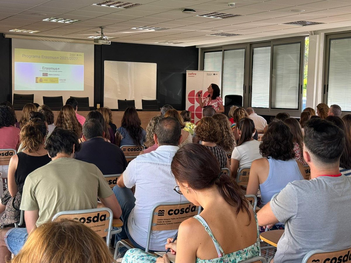 GVA_Cefire's tweet photo. II Jornades provincials Erasmus+, organitzades pels #CEFIRE Castelló i Vinaròs al CIPFP Costa de Azahar. Es va comptar amb xerrades sobre oportunitats Erasmus+ i eTwinning i la presentació d’experiències de 10 centres de la província. Una jornada molt dinàmica i plena de reptes! https://t.co/ITtAP62Zlh