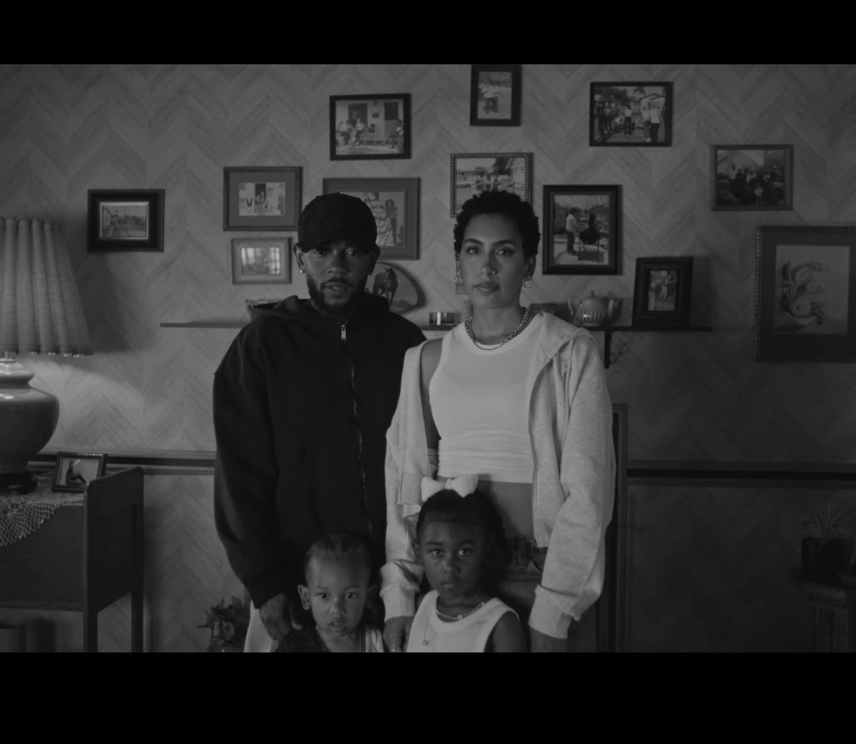 TOYC9's tweet image. What if they joined hands and started running in a circle laughing 😂😂😂😂 #TheyNotLikeUs