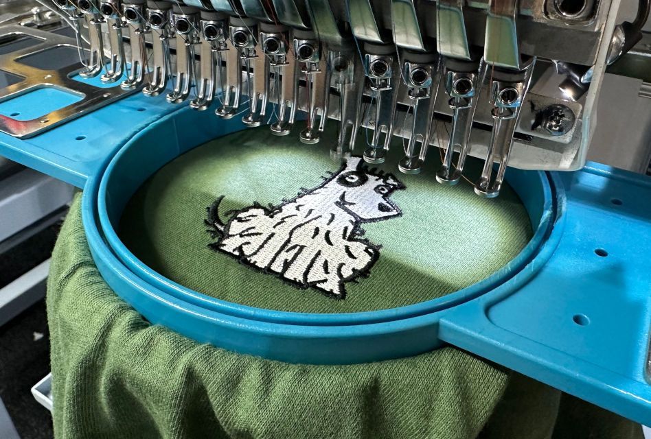 ImagesMagUK's tweet image. This brilliant #logo was #printed and #embroidered onto #workwear by Slim Design Workwear in Torquay for hand-cooked crisps and nuts company Salty Dog, using products from #AWDis #Gildan @MadeiraUK @mhmdirectgb imagesmag.uk/3xKuPme #print #embroidery #garmentdecorators