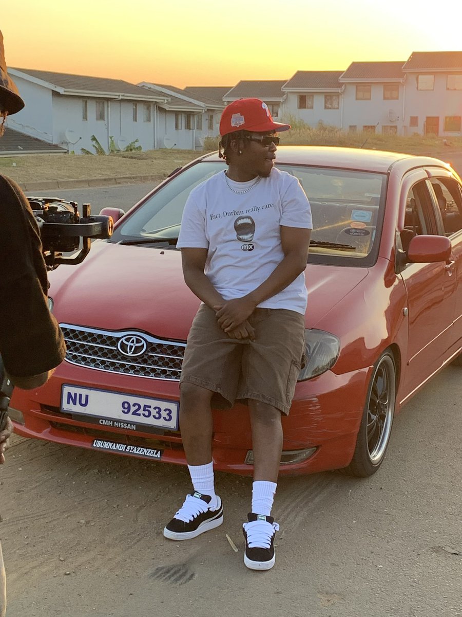 Captain 9'5 tweet media