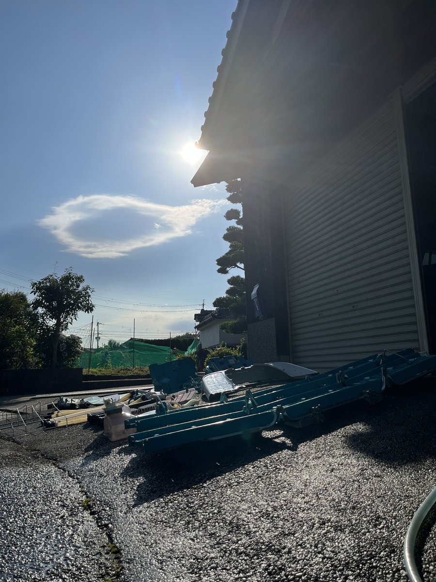 tyouninn_farm's tweet photo. 猛暑の中水浴びも兼ねて田植え機のパーツ類を洗浄しました!!🤲🏻🧼
#水稲農家 #高校生農家
#クボタ #田植え機 #ラクウェル #EP55 https://t.co/1qjQdvDtQq
