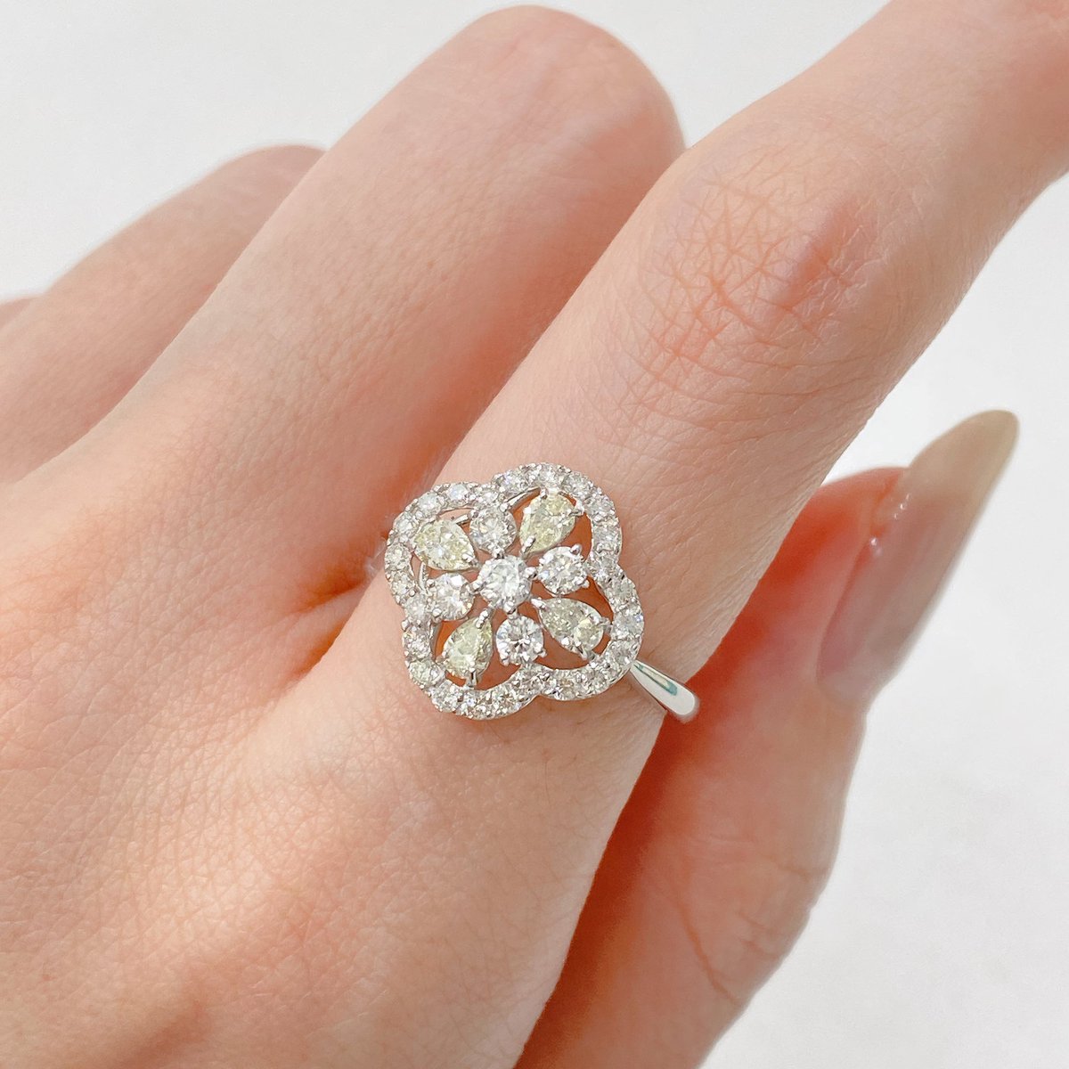 orbjewelry_'s tweet photo. お花のリング🌸✨
まだまだたくさん載せてきます😊
#marquisecut
#madeinjapan
#japanquality
#japanjewelry
#ownfactory https://t.co/3tnZ9An7dE