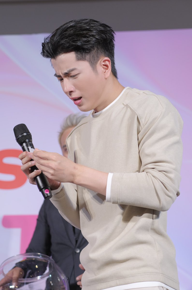 Nonkulvnfc's tweet photo. when you encounter difficult words 555 🤣
#nonkul
#นนกุล
#TopsofBeautyxnonkul
#TopsofBeauty2024 https://t.co/bPe0BoNS30