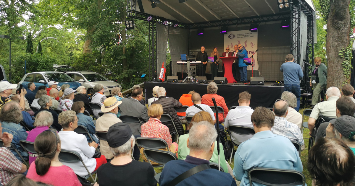Heute auf den Tag genau wird <a href="/ABSV_Berlin/">ABSV e. V.</a> - die ältste Selbsthilfeorganisation blinder und sehbehinderter Menschen in Deutschland - 150 Jahre alt. Das wird gefeiert. Der ABSV-Vorsitzende Joachim Günzel hat das Sommerfest gemeinsam mit weiteren Rednerinnen und Rednern eröffnet.