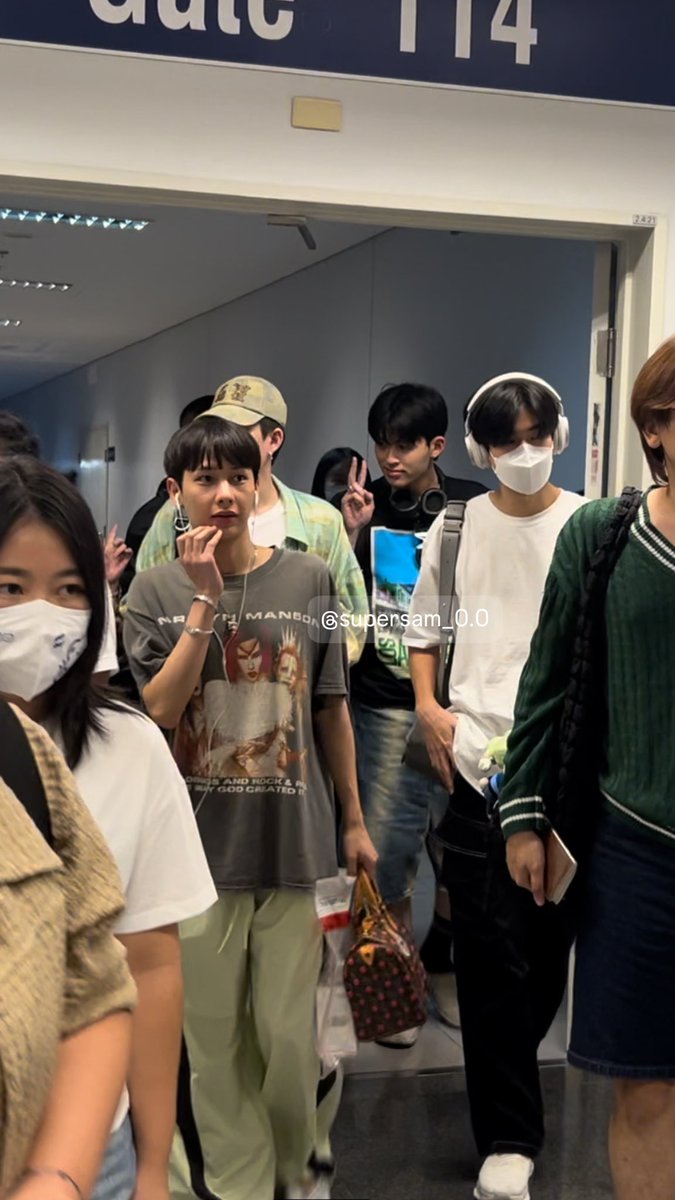 jrh_tbltn's tweet photo. THEY ARE HERE “OFF-GUN &amp; POND-PHUWIN”🇹🇭✨
#GMMTVFANDAY13
#GMMTV #OFF #GUN #POND #PHUWIN https://t.co/kHZbnrlC2d