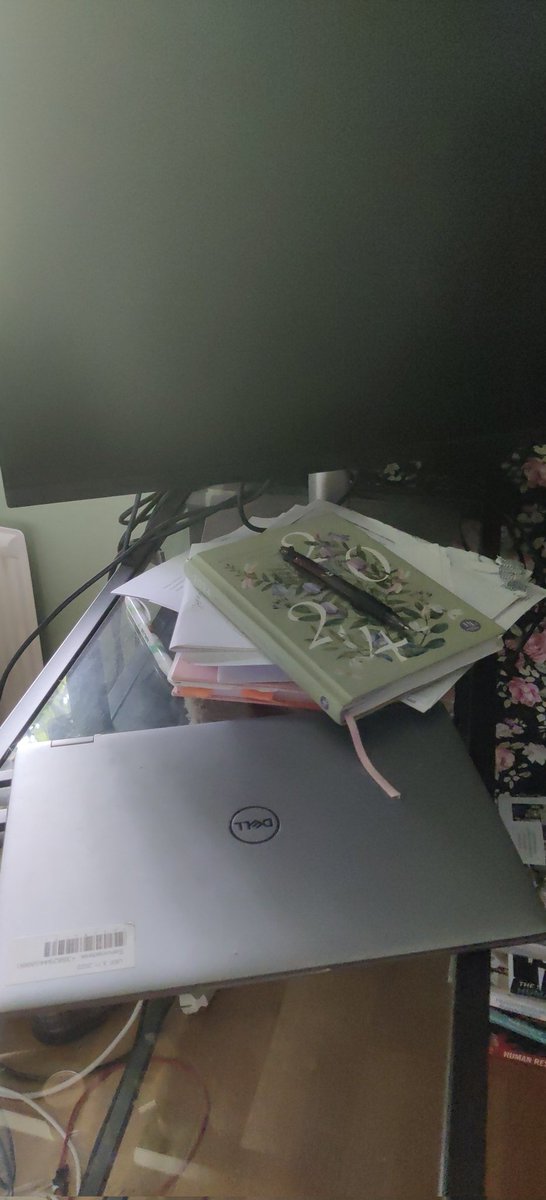 Jaahas. Taas tuli huomattua että tutkijan loma on asymptoottinen. Tänään lähti korjattu artikkeli journaaliin, niin nyt voisi palata lomamoodiin. Eikä tämä ole työnsankaruutta, olen oppinut palautuakseni ottamaan rennommin aina kun voin. Hyvällä omallatunnolla.