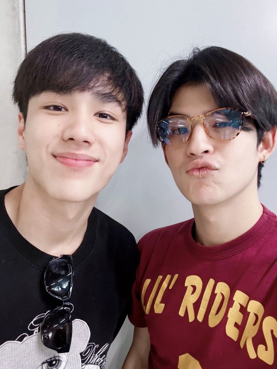 bl_sprinkles's tweet photo. Aww My babies damn marks been working outt he looks as muscularly big as Neo been saying their my fav switch couple one minute neomark the next markneo these two pictures are giving markneo to the max I’m living for it #NeoMark #MarkNeo #mmarkpkk #neo_neos #OnlyFriendsFMinVietnam https://t.co/w4vfiMCLgO