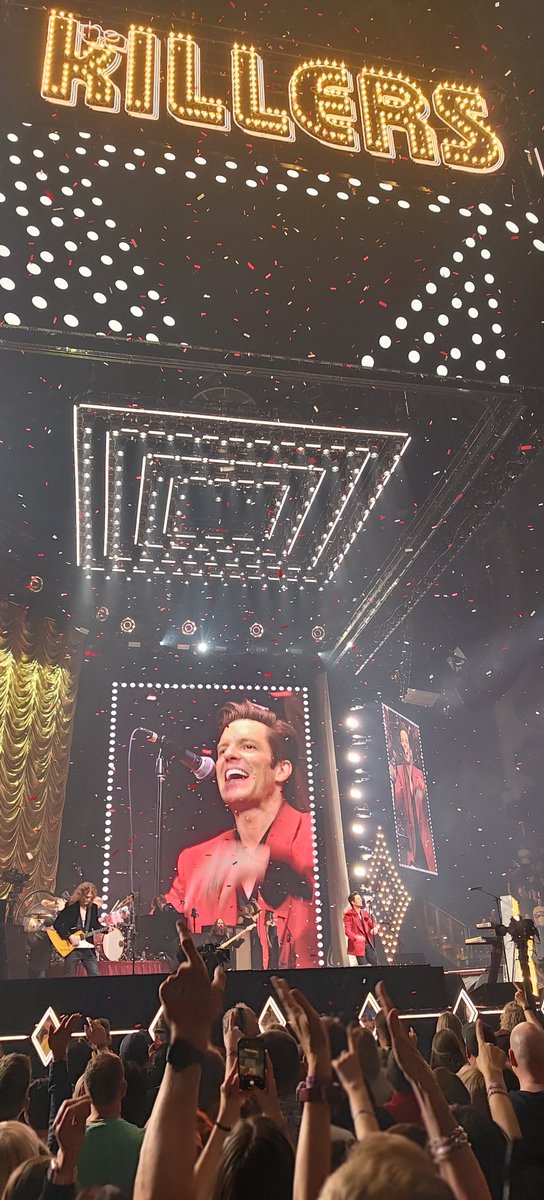 KeithMansfield's tweet image. Great to see Dave Keuning back live with #TheKillers but a disappointing gig last night. Crowd not up for it (had the election quashed all enthusiasm?), setlist poor and #O2Academy (the Dome) is just an awful corporate venue, from their app that doesn&apos;t work onwards. Left early!