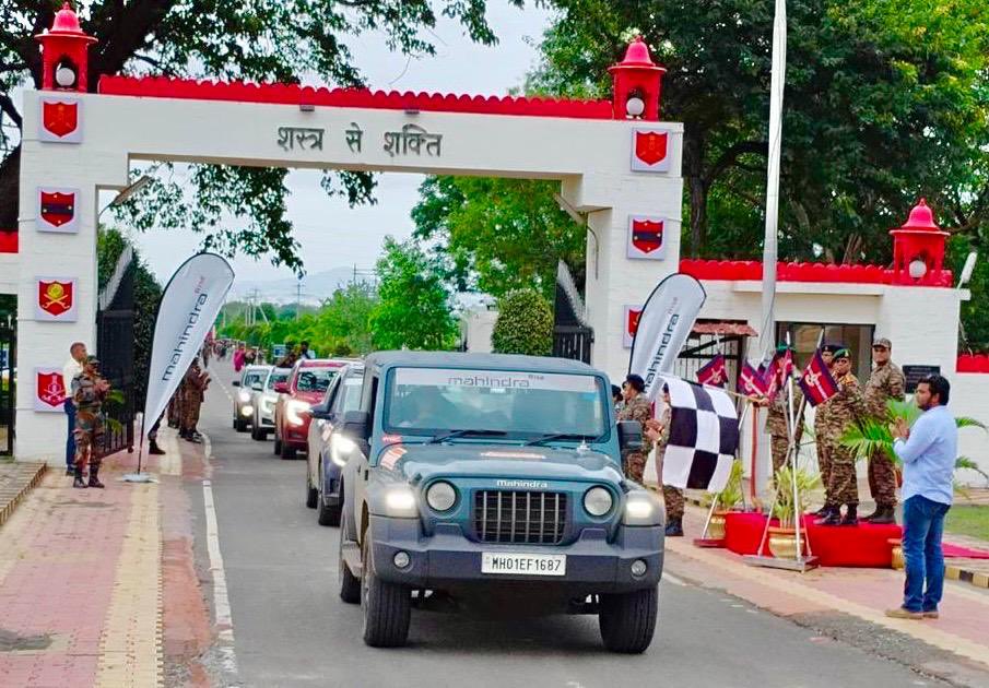 IaSouthern's tweet photo. #25YearsofKargilVijay
#KVDRajatJayanti

Mahindra & Mahindra Ltd’s Car Rally Campaign ‘𝐇𝐞𝐚𝐫𝐭𝐬 𝐭𝐨 𝐁𝐫𝐚𝐯𝐞𝐇𝐞𝐚𝐫𝐭𝐬’ featuring 13 participants was flagged off from #Pune by Station Commander, #DehuRoad. This meaningful journey, traveling from #Kochi to #Dras, is dedicated to commemorating the bravery and sacrifice of the heroes of the #KargilWar, fostering a spirit of patriotism and gratitude among the participants and the communities they engage with along the way.

#KVD2024
@DefenceMinIndia
@SpokespersonMoD 
@KargilWarHeroes 
@Mahindra_Auto