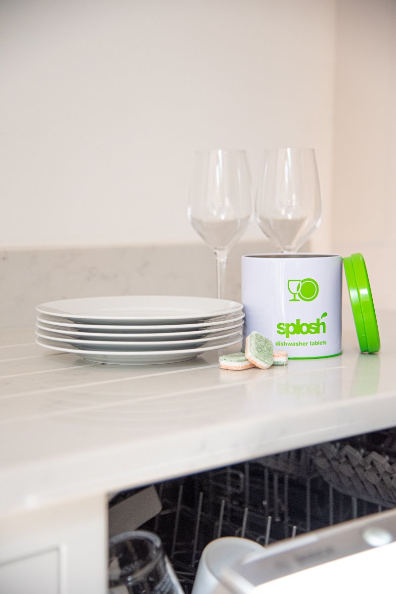 💚Dishes! Dishes! Dishes!
Dirty dishes might not be everyone's cup of tea, but switch to Splosh's all-in-one formulation dishwasher tablets and you can rest in the knowledge that you'll be using planet friendly products with completely plastic free packaging #dishwasher #ecoclean