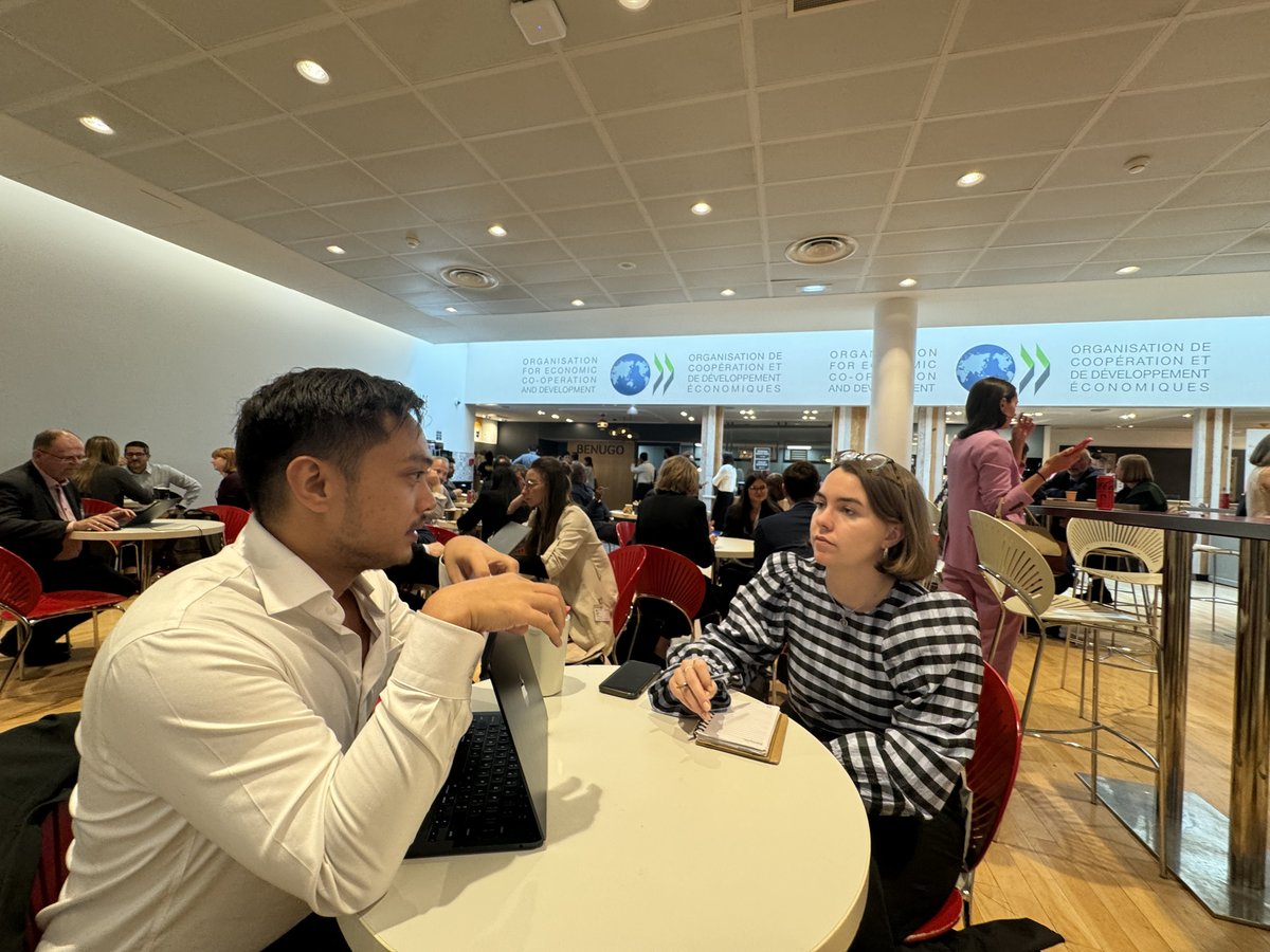 _GDItweets's tweet photo. During the forum, we showcased initiatives supported by USAID's JET Minerals Challenge. One highlight was the GDI's #PREDICTool, part of the CDA Digital Innovation Hub. We engaged with stakeholders to enhance resource revenue forecasting. https://t.co/fihhZLrEIW