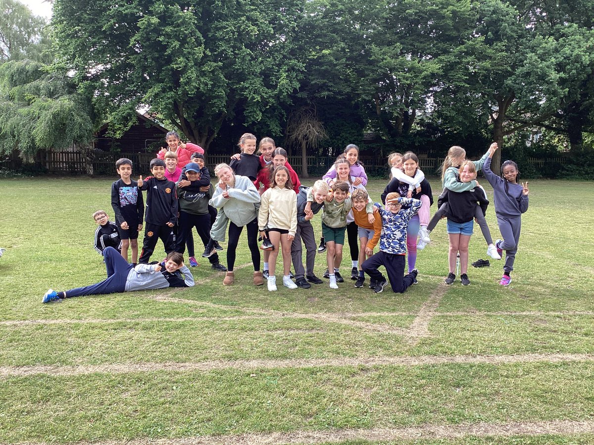 fouroaksprimary's tweet photo. Year 5 are all ready for the Boreatton adventure! 🚌🌞 https://t.co/ObjKwuxoWQ