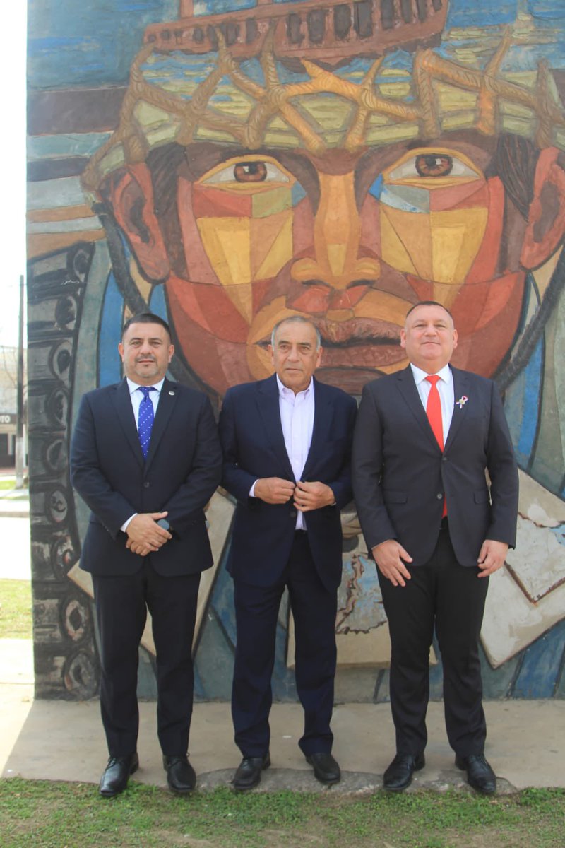 ConsulparRcia's tweet photo. Participamos del 80° Aniversario de Fundación de la ciudad de La Leonesa. Brillante y vibrante celebración, donde saludamos a los habitantes de la localidad de la Provincia del Chaco, en la persona del Intendente Municipal José Carbajal.
#ConsuladoPy #LaLeonesa #Chaco #Argentina https://t.co/TnGar80Eqm