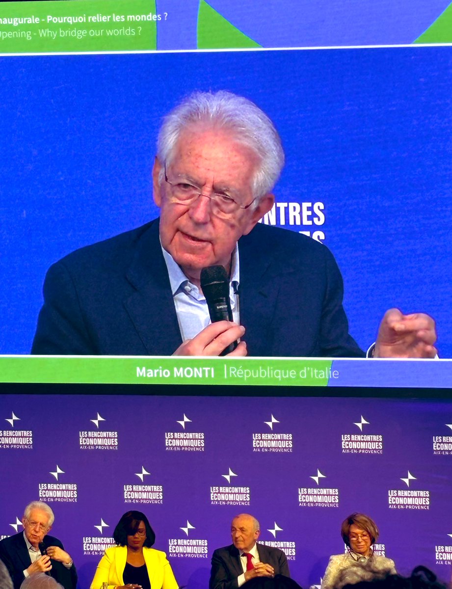 Vae Solis est aux Rencontres Économiques #REAIX du <a href="/Cercle_eco/">Le Cercle des économistes</a>. Les débats, au cœur de l’actualité, portent sur les moyens de « relier les mondes ». Ce monde où les “connexions sont croissantes et les compréhensions décroissantes” déplore <a href="/SenatoreMonti/">Mario Monti</a>