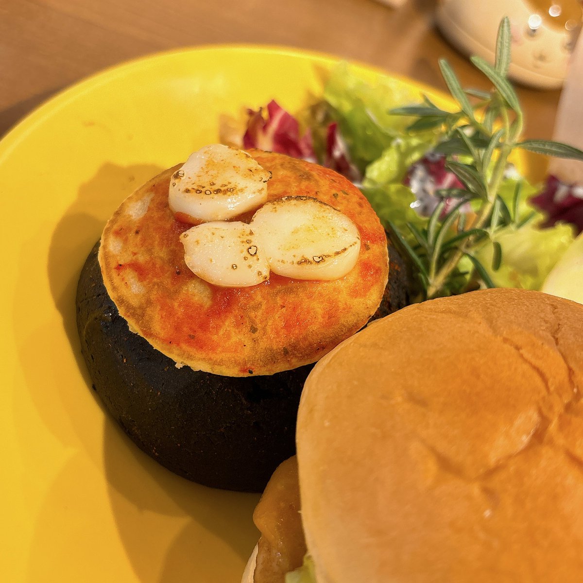 皮剥けたちいかわ風のポテトと冷製(ぬるい)コンポタ美味しかった!なんか熱い岩も中にビーフシチュー入っててびっくりした 