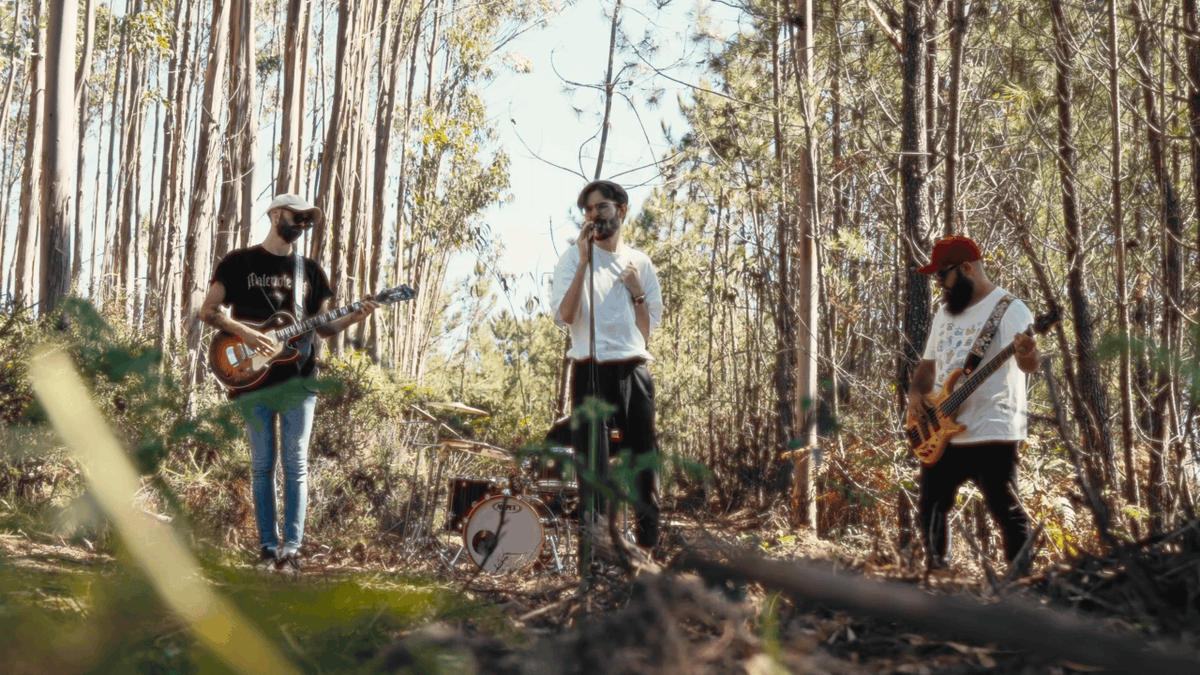 Alá foi!

'Deflagración'. Espero que vos guste 🦋
youtube.com/watch?v=sFWL2-…