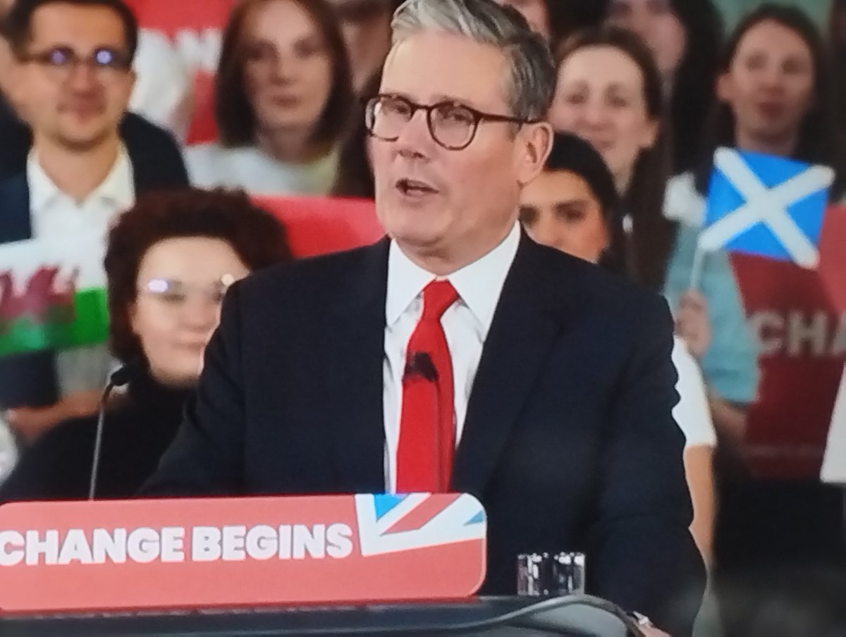 Actually feel quite sick seeing the carefully choreographed waving of the #saltire &amp; #Welsh flags by #English #Labour supporters, in an attempt to indicate a false feeling of unity! This iniquitous, involuntary #Union of supposed 'equals' must end!