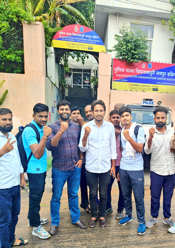 लड़ेंगे, जीतेंगे।
सत्यमेव जयते। 
शुक्रिया सभी साथियों को।
#महिला_आरक्षण_वापस_लो
#योगेश_मनोज_को_रिहा_करो
<a href="/manojmeena/">Manoj Meena</a> <a href="/YogeshYadav_1/">YogesH Yadav OBC</a>