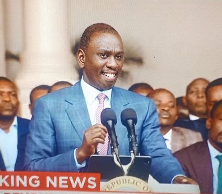 OSAMA OTERO IS A SELLOUT!!! 

if this photo appears on your timeline kindly retweet widely for awareness ✊