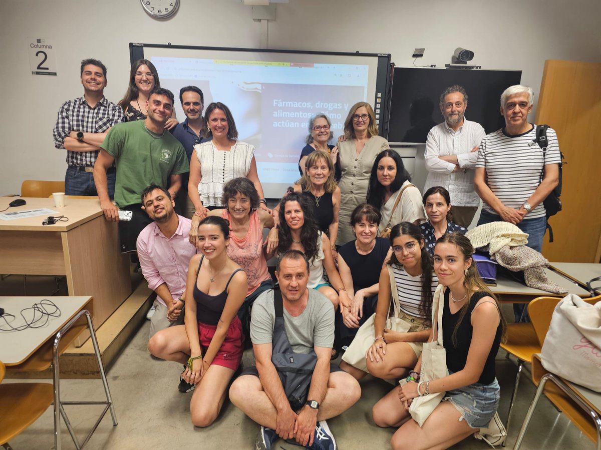 psibiamem's tweet photo. ¡Hemos llegado al final de nuestro curso de verano! El Dr. Shishir Baliyan @UnedCogni ha puesto el broche final hablando de diferentes modelos que se usan en investigación preclínica y clínica ¡Muchísimas gracias a todos! @nuria3355 @UNEDPsicobio @UNED_Psicologia https://t.co/8lXJmJf7Wb