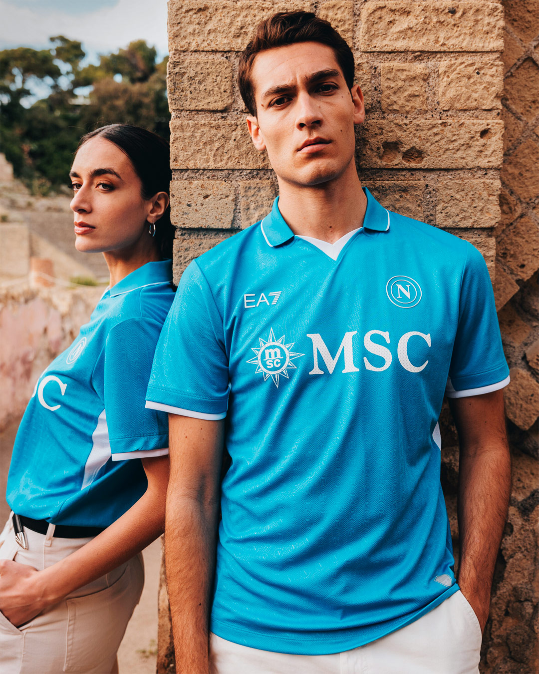 Soy Calcio on X OFICIAL I Camiseta local del Napoli para la 2024 25. Inspirada en la ciudad de Napoles y en el orgullo napolitano. Estrenan un logo mas minimalista y una